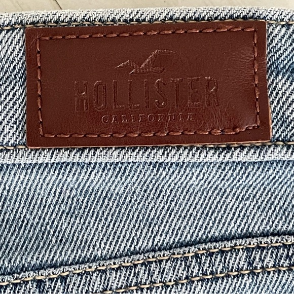 HOLLISTER Ultra High Rise Mom Jean Vintage Stretch floral Daisy Embroidery, 30” - Picture 10 of 17